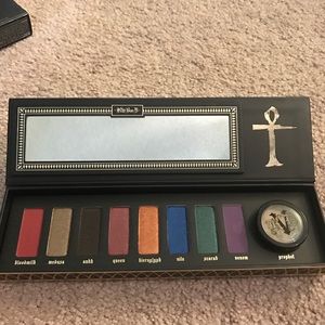 Kat Von D Limited Edition Serpentina Palette